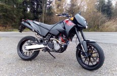 Duke_moto.jpg Duke_moto.jpg